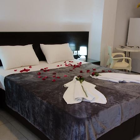 Polykratis Rooms Skiathos Town Ruang foto