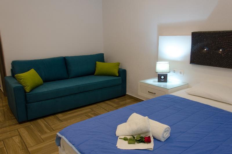 Polykratis Rooms Skiathos Town Bagian luar foto