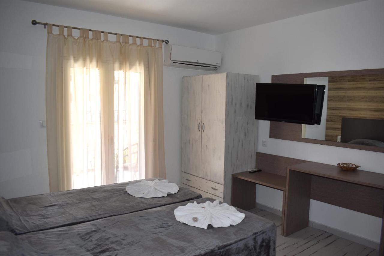 Polykratis Rooms Skiathos Town Bagian luar foto