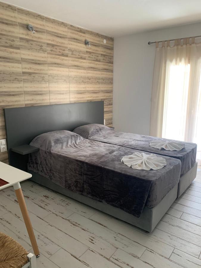 Polykratis Rooms Skiathos Town Bagian luar foto