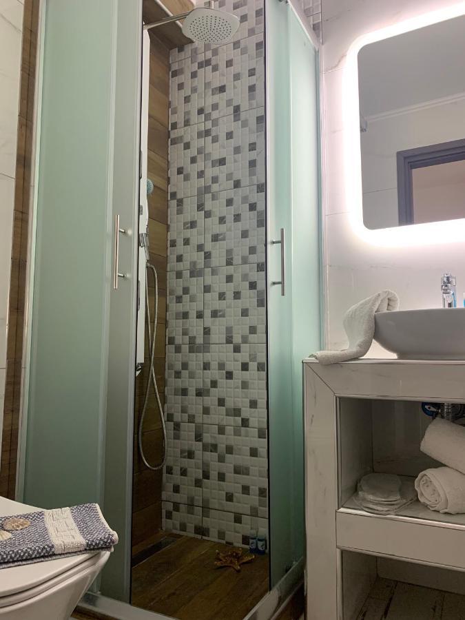 Polykratis Rooms Skiathos Town Bagian luar foto