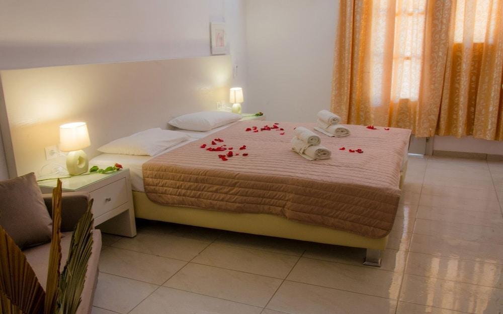 Polykratis Rooms Skiathos Town Bagian luar foto