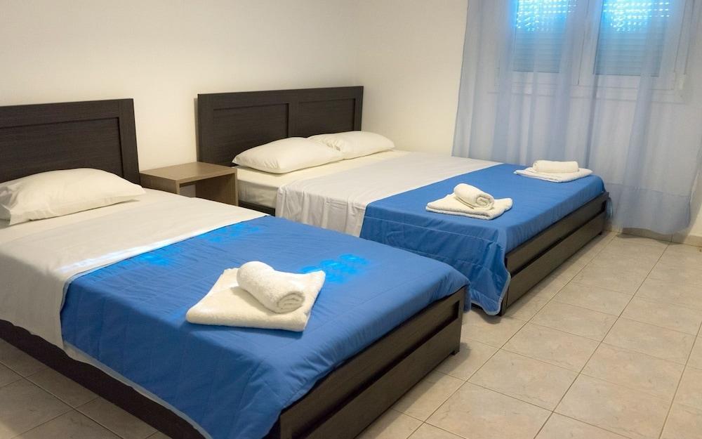 Polykratis Rooms Skiathos Town Bagian luar foto