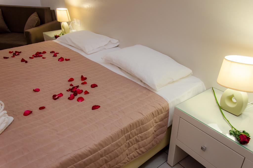 Polykratis Rooms Skiathos Town Ruang foto