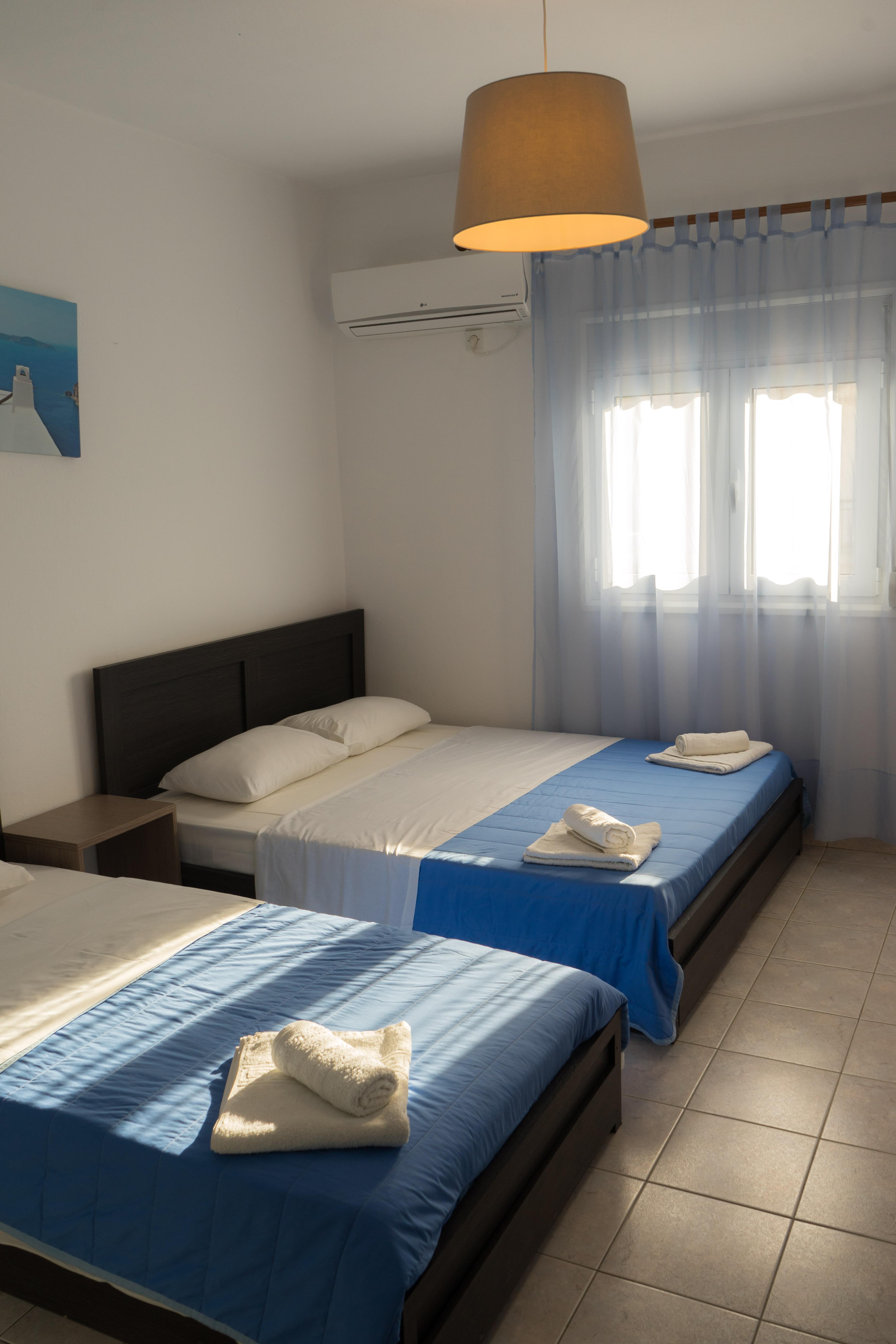 Polykratis Rooms Skiathos Town Bagian luar foto