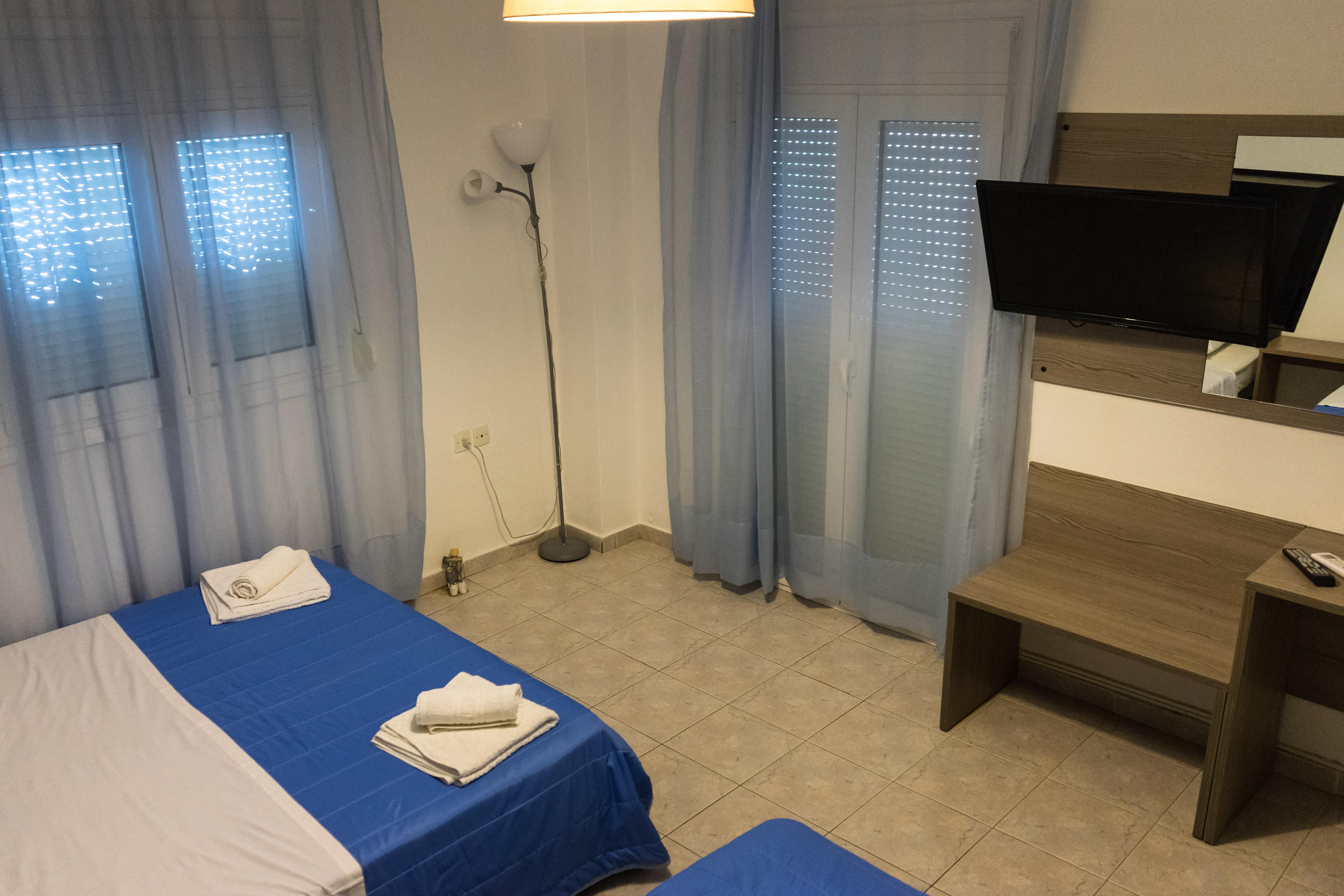 Polykratis Rooms Skiathos Town Bagian luar foto