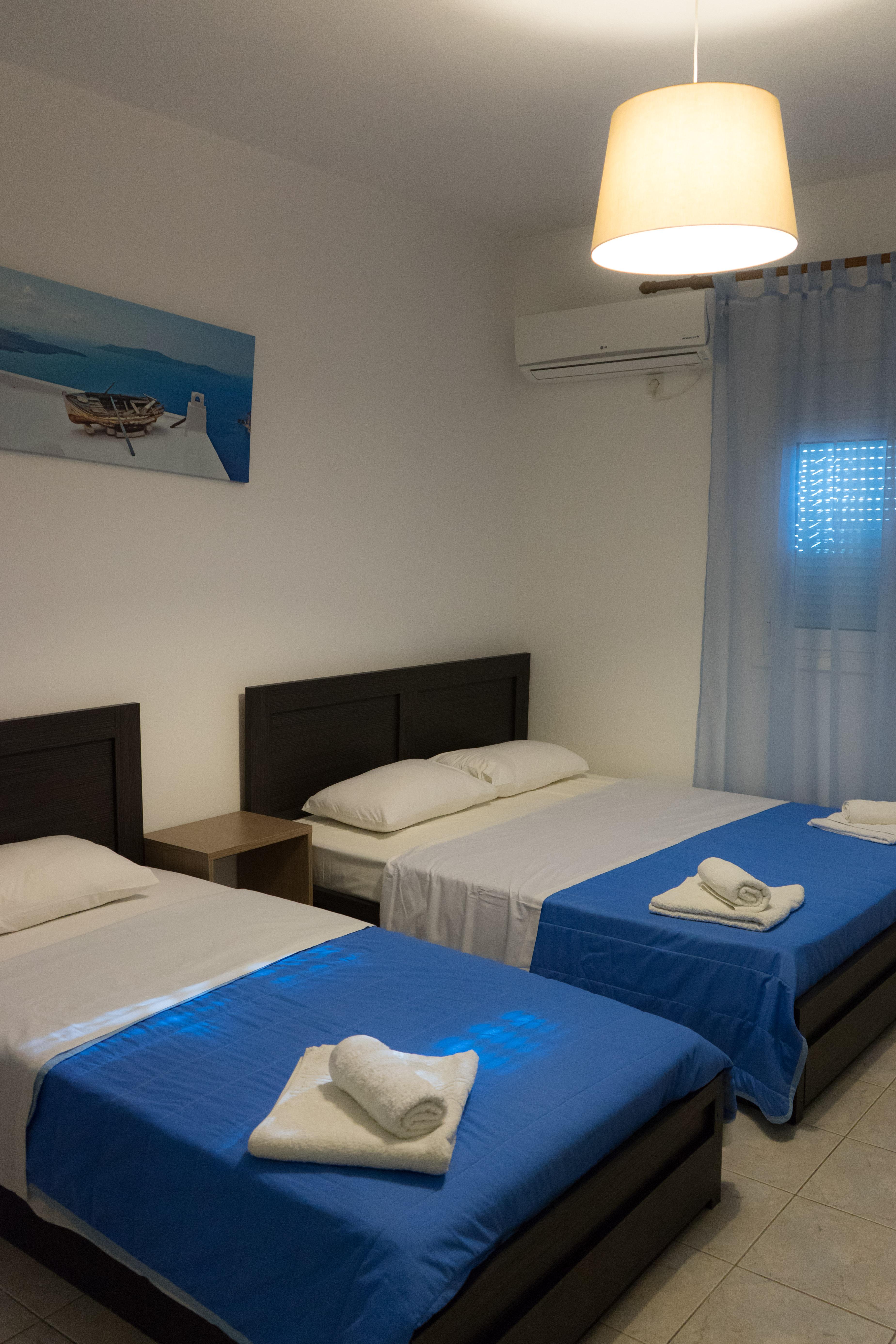 Polykratis Rooms Skiathos Town Bagian luar foto