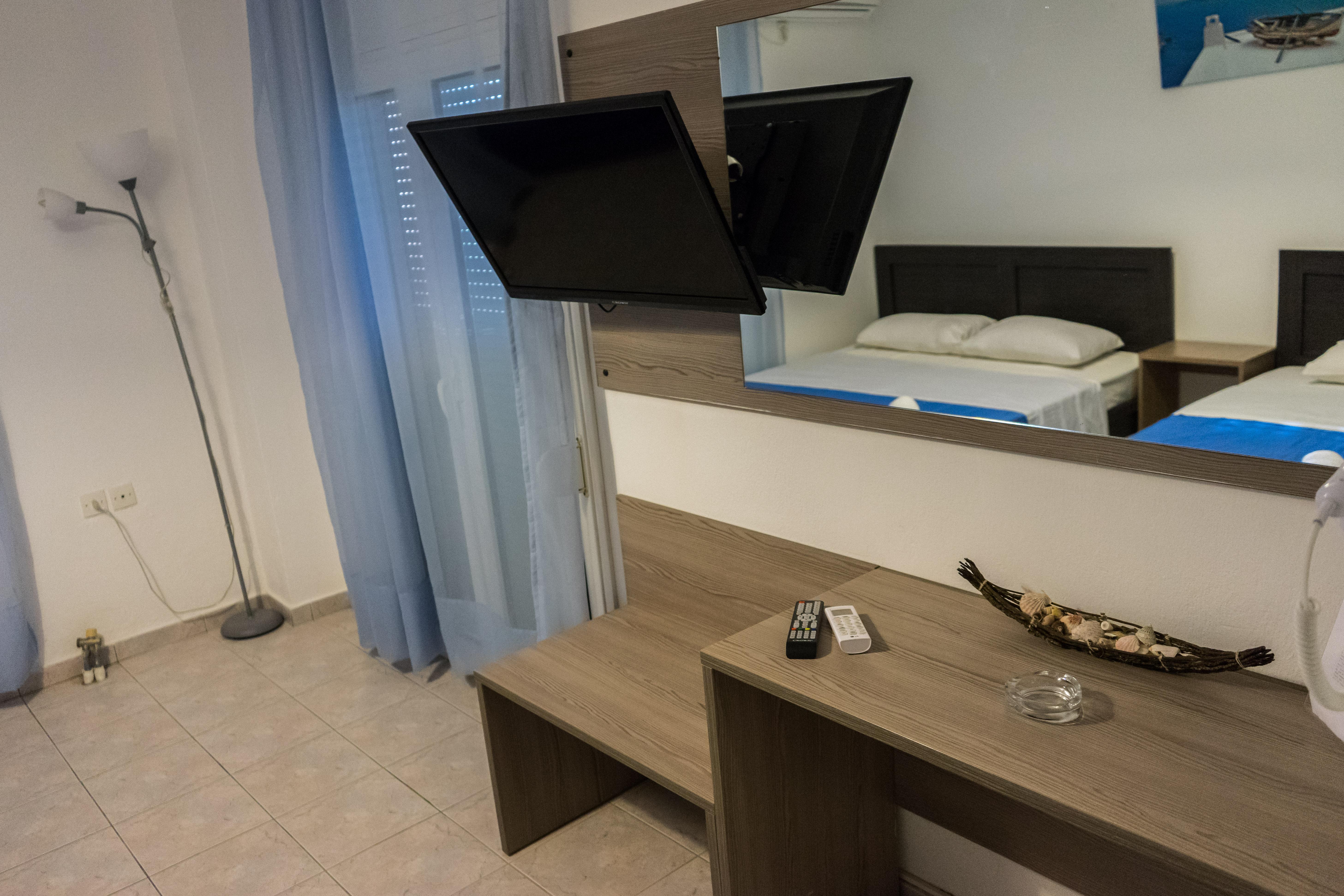 Polykratis Rooms Skiathos Town Bagian luar foto