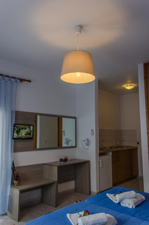 Polykratis Rooms Skiathos Town Bagian luar foto