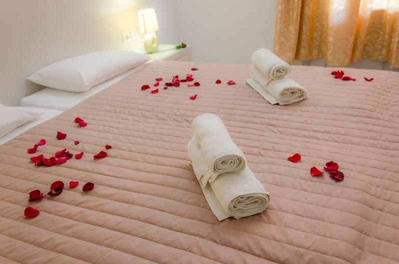 Polykratis Rooms Skiathos Town Bagian luar foto